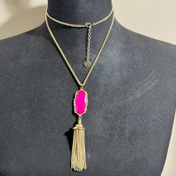 Kendra Scott Gold Everly in Hot Pink Agate - Picture 5 of 8